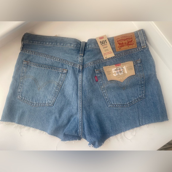 NWT Levi’s 501 cutoff shorts Sz 32 - Picture 2 of 2